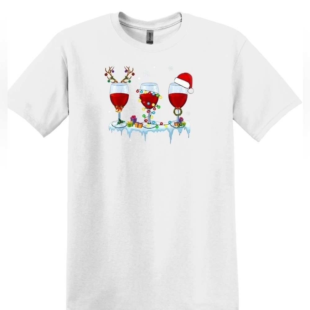 WINE GLASSES WITH XMAS LIGHTS  AND SANTA HAT Graphic T-Shirt